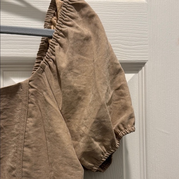 Kirious Los Angeles Tan Smocked Puff Sleeve Crop Top - Picture 3 of 9